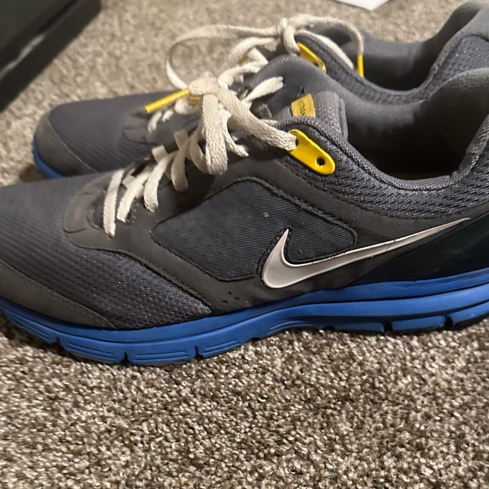 Men’s Nike lunars size 9